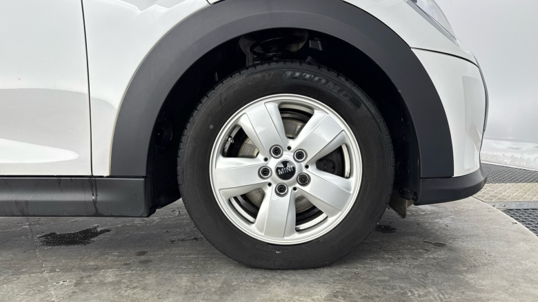 MINI Hatchback 1.5 Cooper Classic Premium 3dr Petrol Hatchback